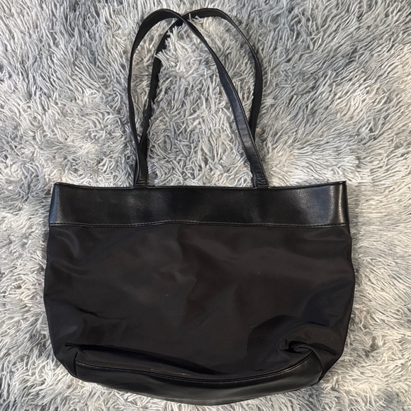 Tommy Hilfiger Elegant Black Tote - Picture 6 of 8